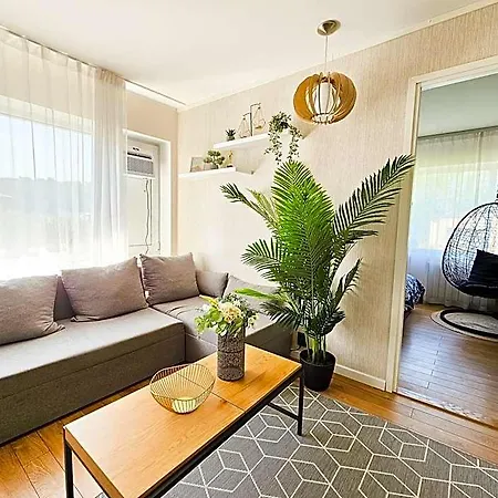 Cofy Rentals, A/c, Free Parking, Online Check-in! Hotel