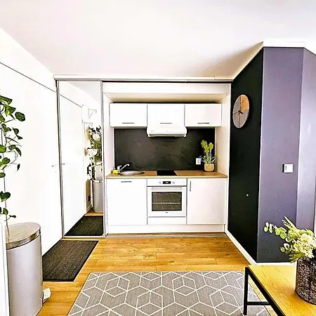 Cofy Rentals, A/c, Free Parking, Online Check-in! Hotel 3*