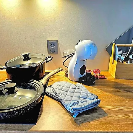 Hotel Cofy Rentals, A/c, Free Parking, Online Check-in!